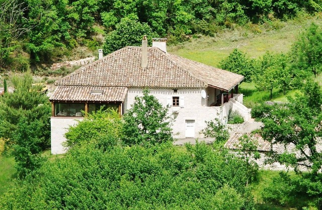 Gite Le Sabatou. Independiente de la propiedad privada, piscina y 30 hectáreas de reserva natural.