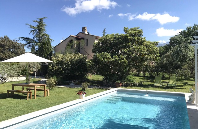 Gîte Lubéron en Bedoin a los pies del Mont Ventoux con magníficas vistas a la piscina Ventoux