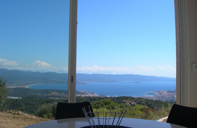 Villa a 10 minutos de las playas y vistas panorámicas al mar