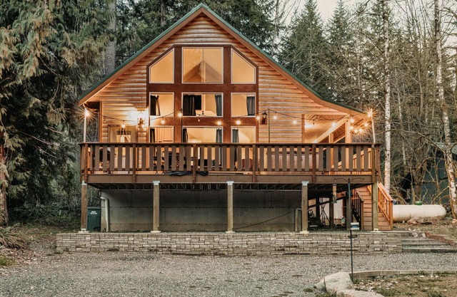 Glacier Springs Cabin #2 - WiFi - BBQ - Game Room