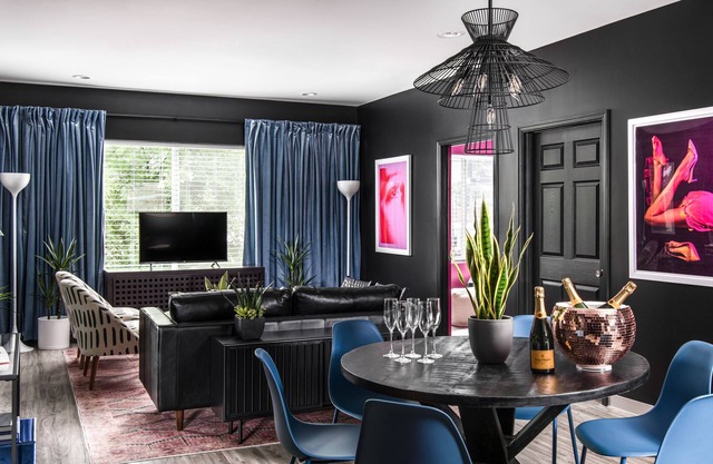 Glamourous 4-Bedroom Condo in Downtown Nashville – Close to Everything!