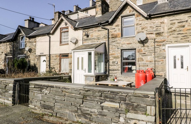 -AFON GLAN-YR COTTAGE, pet friendly en Tanygrisiau, Ref 4537