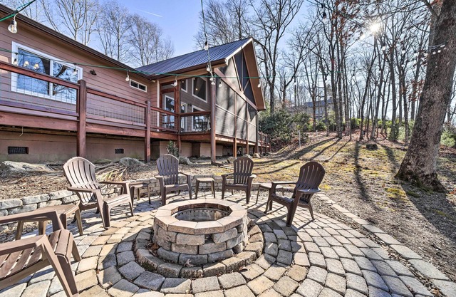 ‘Glenville Serenity Lodge' w/ Lake Views!
