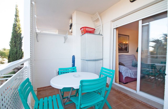 Global Properties: Apartamento con piscina en la playa de Corinto