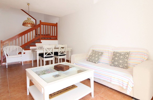 Global Properties: Adosado en la playa con piscina