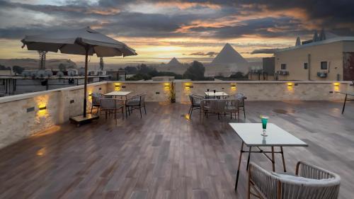 Glory Pyramids Inn