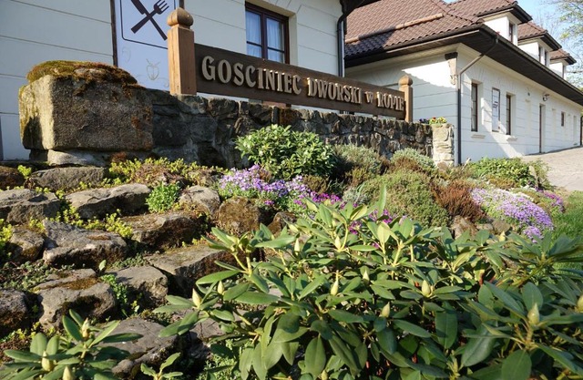 Gościniec Dworski w Ropie - Pokoje gościnne