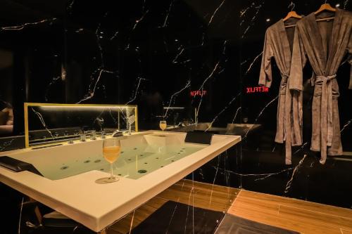 Golden Suite - Elegance - Private Spa Jacuzzi
