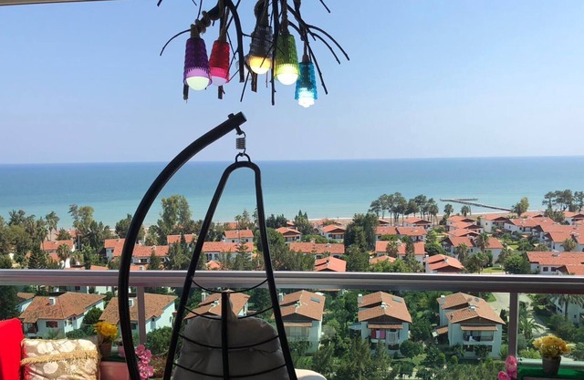 GoldenPark King Suites con balcón y vista al mar