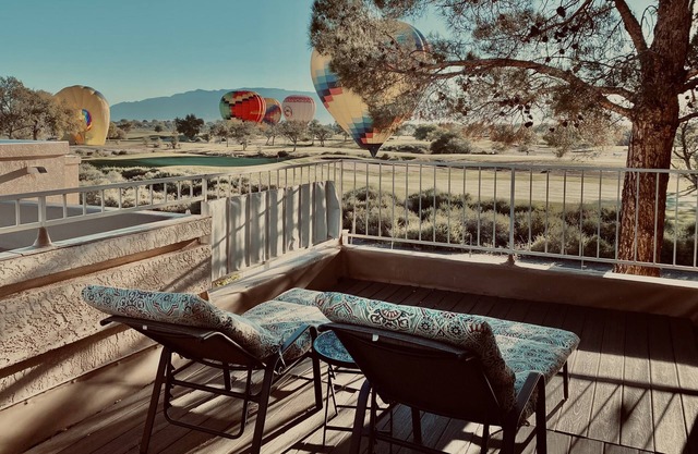 REMODELADO Y NUEVO MUEBLE - CAMA KING - CAMPO DE GOLF Y VISTAS A LA MONTAÑA