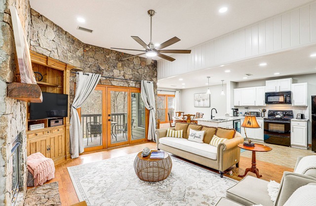 Golf Course Views: Condo in Blue Ridge Mountains!