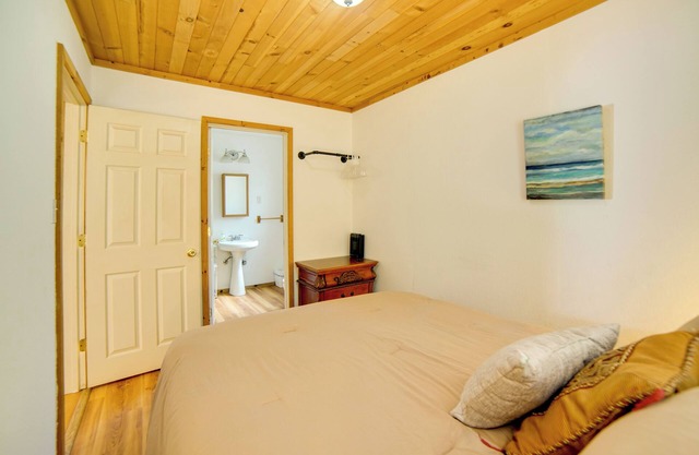 Golf, Hike, Sip Wine: Cobb Mountain Cabin w/Patio