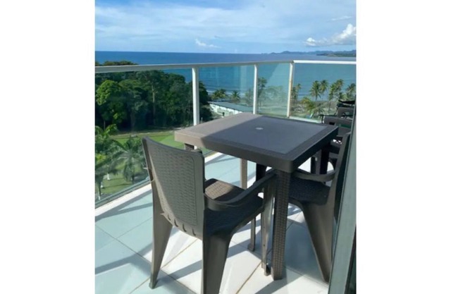 Gorgeous 1 bed 1 bath condo with large pool