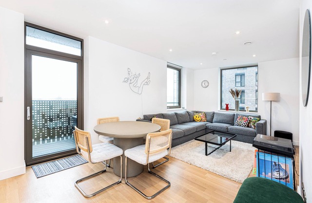 Gorgeous 1BR w/balcony, 2min Tottenham Hale Tube