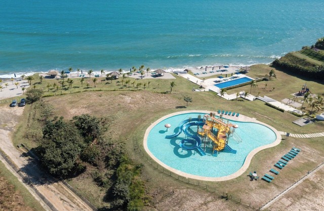 Gorgeous 3 Bedroom apartment with terrace /Waterpark /pools /beach