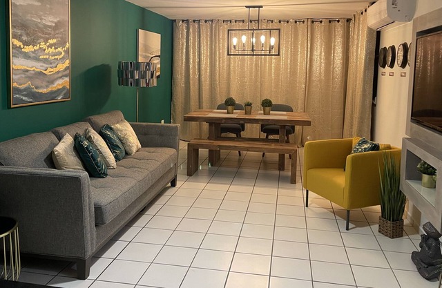 Gorgeous 3 Beth-room apt with ocean view!