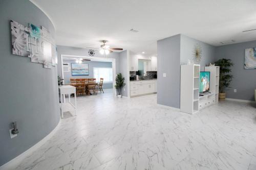 Gorgeous 3 BR home minutes from Siesta Key - Edgewater Bungalow