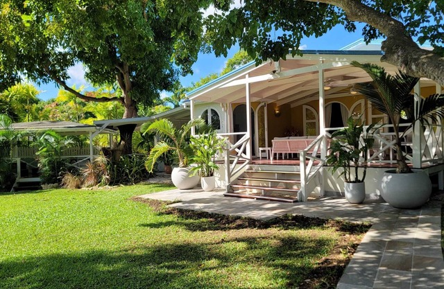 Gorgeous 4 bedroom family villa only 4 mins walk to Mullins beach