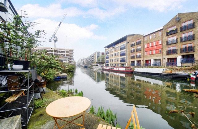 Gorgeous Canalside Loft in Hackney!