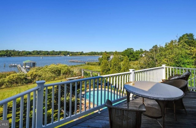 Gorgeous contemporary waterfront in historic community