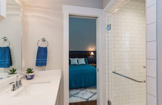 Gorgeous Downtown Nashville Guest Loft with Vintage Vibes!