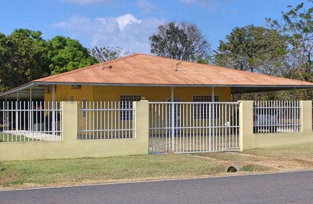 Preciosa casa ejecutiva de tres dormitorios ¡ESPECIALES AHORA POR TEMPORADA ALTA MENSUAL!