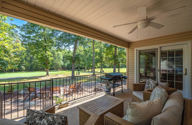 Gorgeous Greenside Getaway