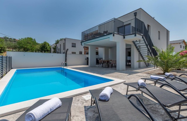 Preciosa casa en Dekani