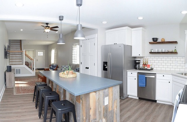 Gorgeous Large Remodel ! Perfect for your Group!