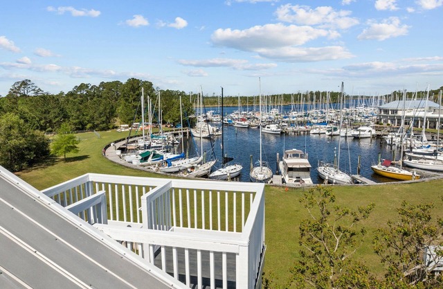 Gorgeous Marina Views!
