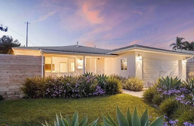 Gorgeous mid century modern home near beach