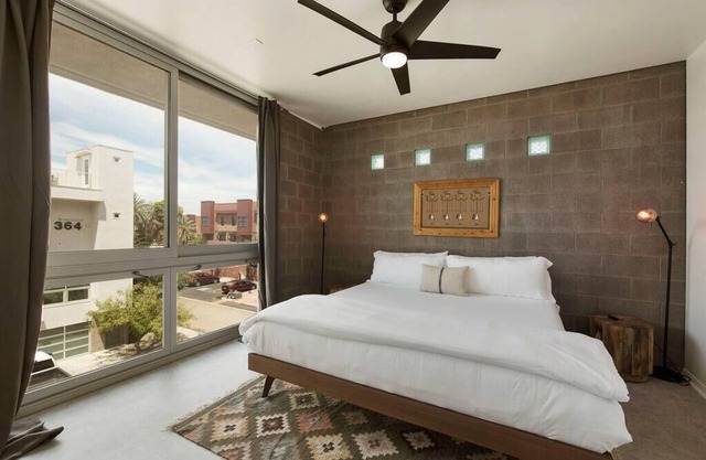 Gorgeous Modern 2 Bedroom Apartment with Pool