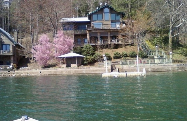 Hermosa casa de montaña - Propiedad frente al lago
