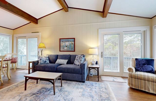 Gorgeous private home, great for families and close to beach