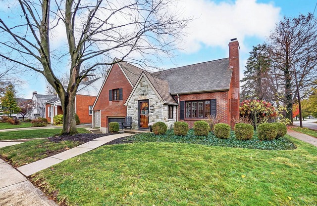 Gorgeous retreat in Dayton OH with private fenced yard.