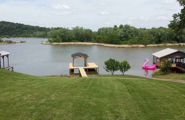 Preciosa casa frente al río con muelle privado