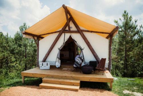 Gorgeous Safari Tent with Sauna Perfect for a Couple Retreat in Kentucky