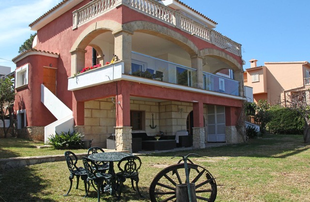 Gorgeous villa with superb sea views close to the beach.