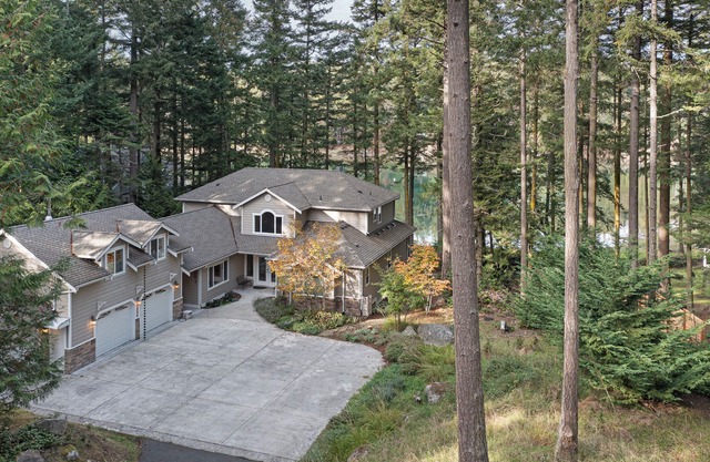 GORGEOUS WATERFRONT HOME W / JACUZZI CERCA DE ROCHE HARBOR!