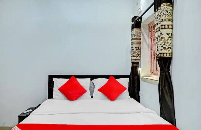 Goroomgo Laxmi Guest House Jadavpur Kolkata