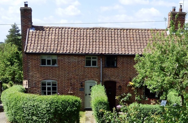 Grado 2 Listado 18c Cottage en Lovely Suffolk Campiña cerca de Heritage Coast