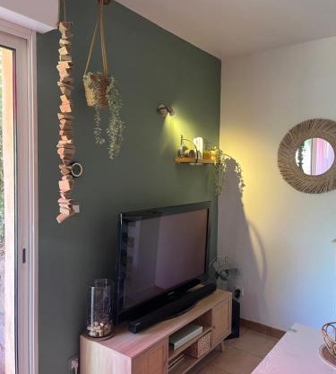 Grand studio neuf en rée de jardin et terrasse