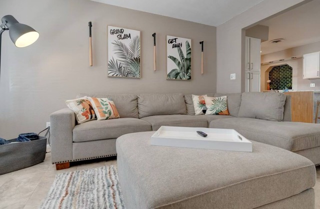 GrandSlam Getaway @ Sloan w/ 9FT Pool, Park Close , Entire Home
