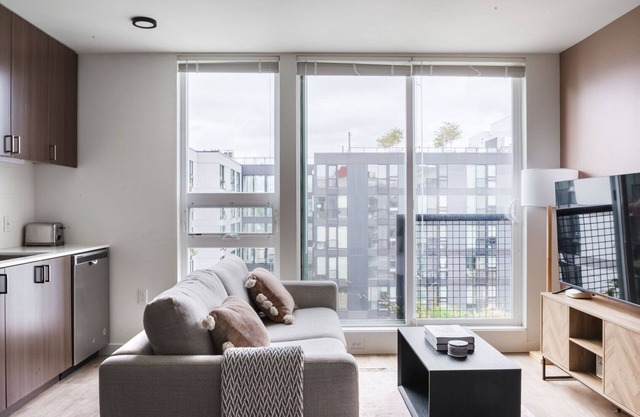 Great Central District Studio w/ Gym, Yoga & Rooftop, by Blueground