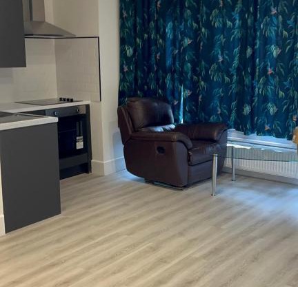 Great ground floor studio in ealing