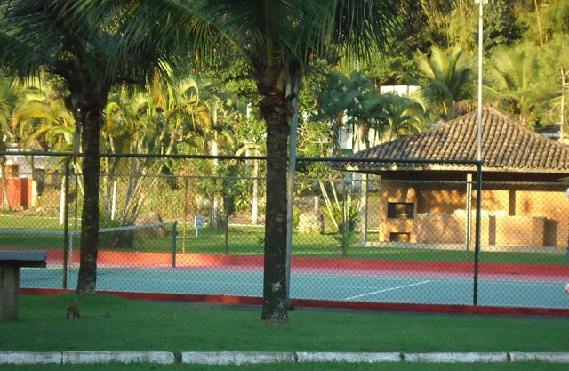 Gran Casa en el bacalao. Cerrada en Guaruja, Centro de ocio w / barbacoa y piscina