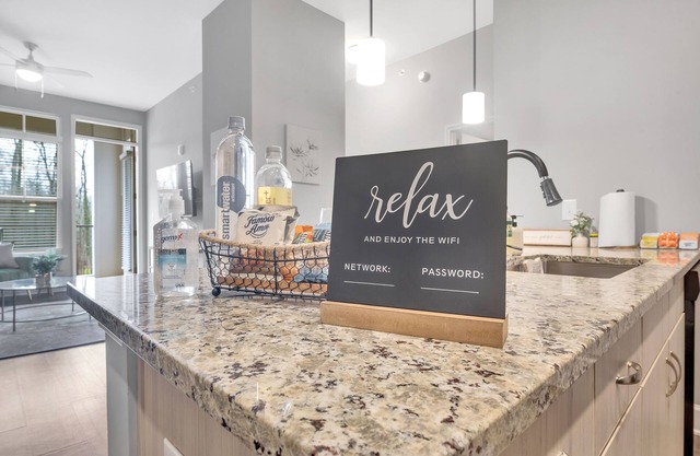 Great Location w/2TVs, 2BDs, Mins Uptown Charlotte