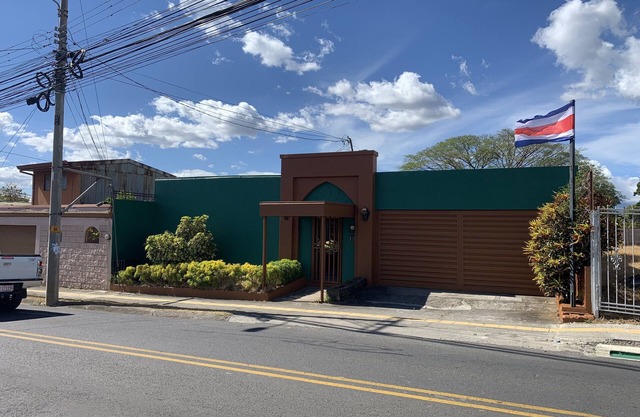 Casa familiar, cerca de Aeropuerto, visite parques nacionales.