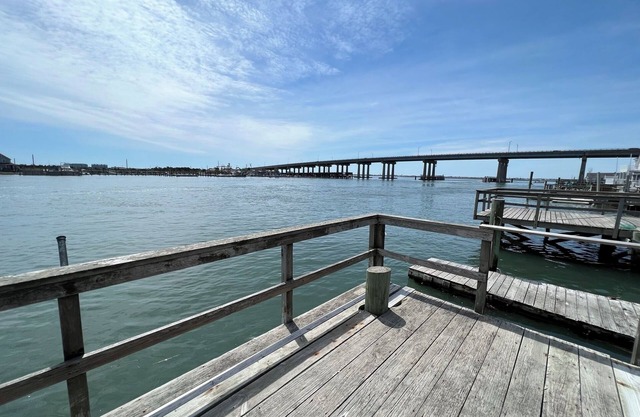 Great Striper Fishing!!! Bay Front Cottage Enjoy your Private Dock.