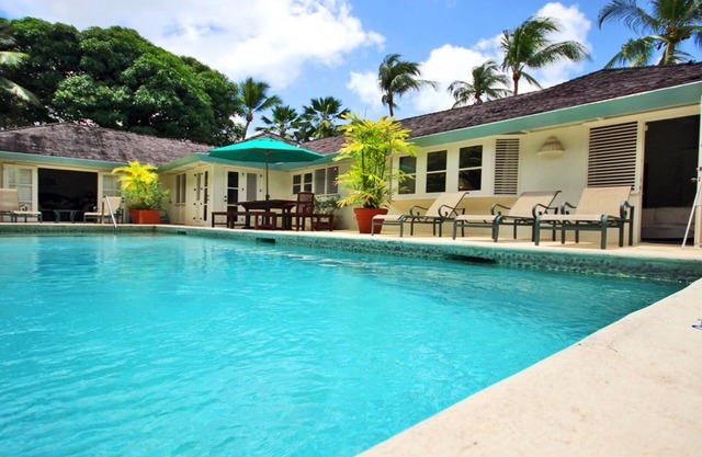 Gran valor Villa de 4 dormitorios con piscina privada, a pocos pasos de la playa de Gibbs